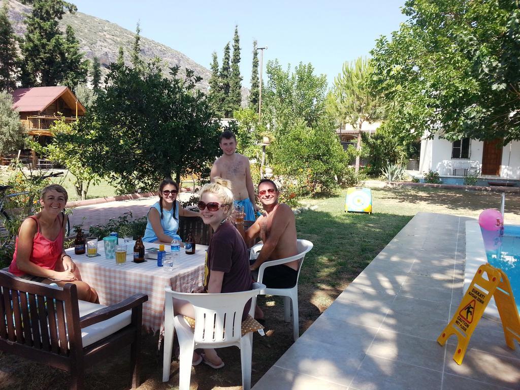 קוסדסי Mursel Garden Hotel מראה חיצוני תמונה