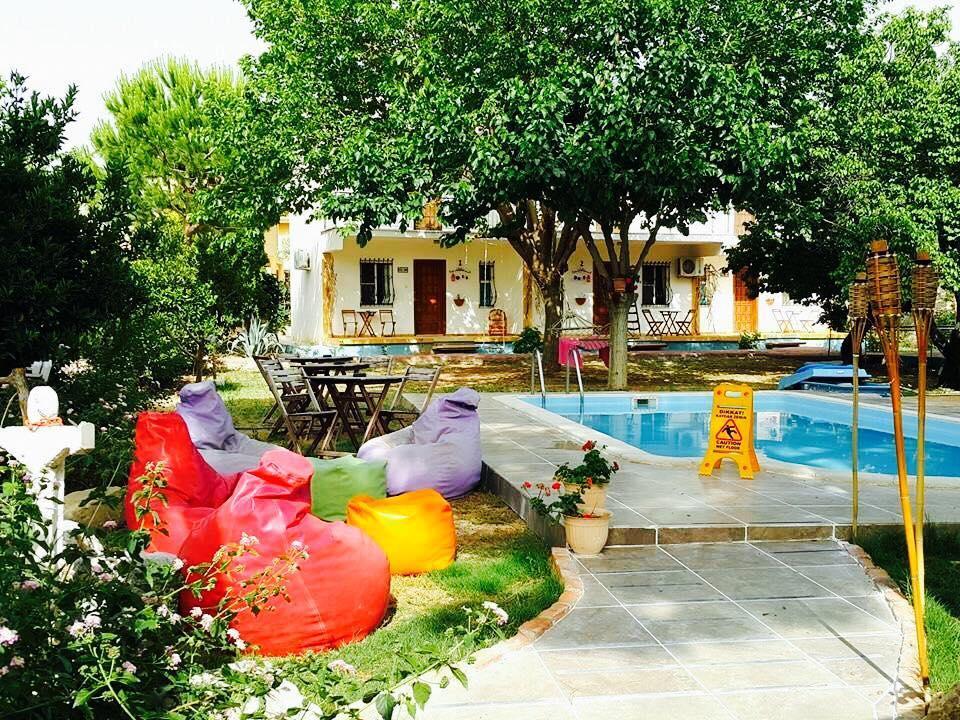 קוסדסי Mursel Garden Hotel מראה חיצוני תמונה